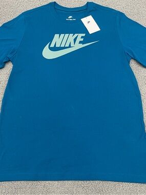 Nike Sportswear Mens T-Shirt Large Teal The Nike Tee Logo Swoosh Short Sleeve